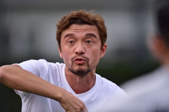 我们的丢球本不该发生，我们原本可以在最后几分钟扳平比分，也许有三次机会。